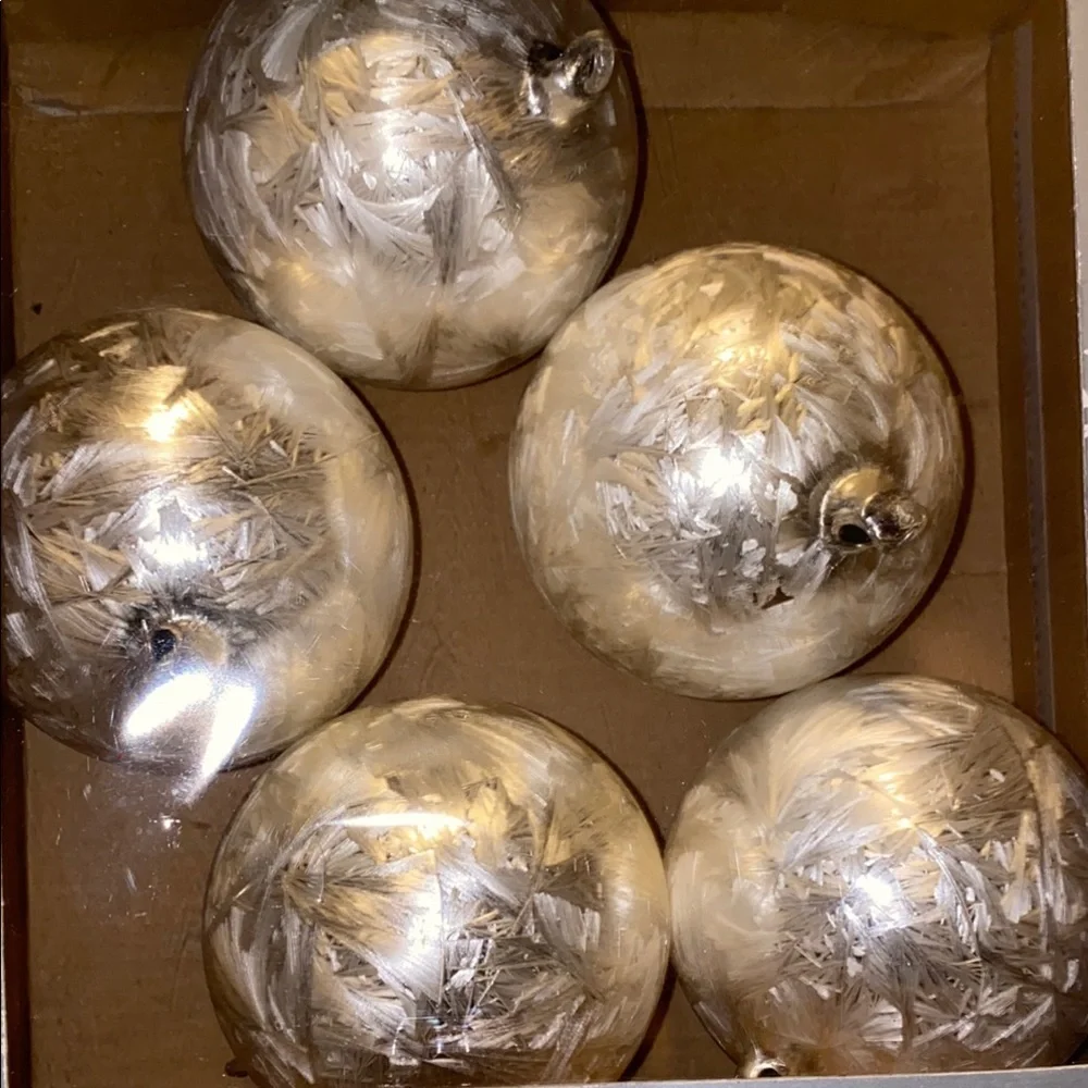BX44 Vintage 5 Large Elegant Glass Holiday Ornaments - Silver